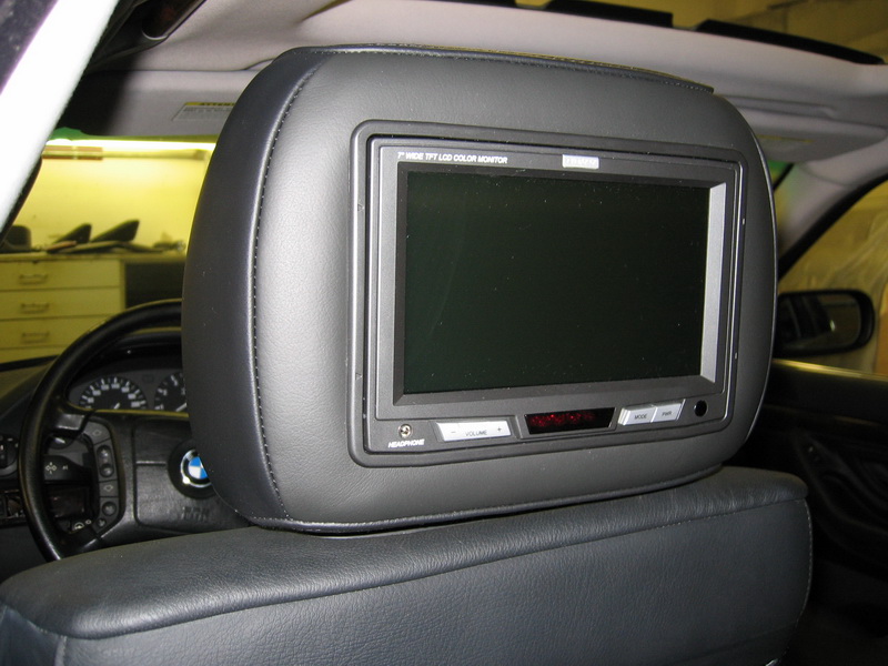 Head rest monitors BMW 740